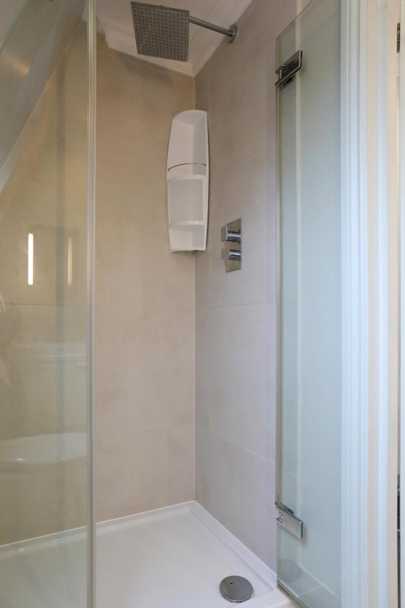 Madison Hill - White Hill House 5 - 3 Bedroom Flat Londra Esterno foto